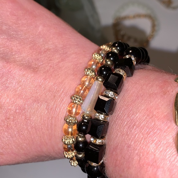 3 Crystal and bead Stretch bracelets - Picture 2 of 8
